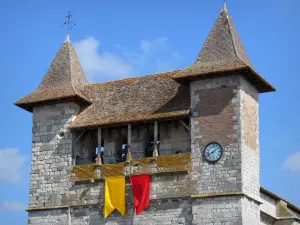 Villeréal - Versterkte middeleeuwse klokkentorens en de versterkte kerk van Notre-Dame