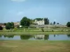 Vinhedo de Bordeaux - Vista do Château Lafite Rothschild, adega em Pauillac, no Médoc