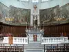 Viviers - Intérieur de la cathédrale Saint-Vincent : maître-autel et tapisseries du choeur