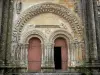 Vouvant - Portaal van de romaanse kerk