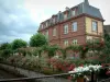 Wissembourg - Flower-covered bridge, rose garden, trees and a residence