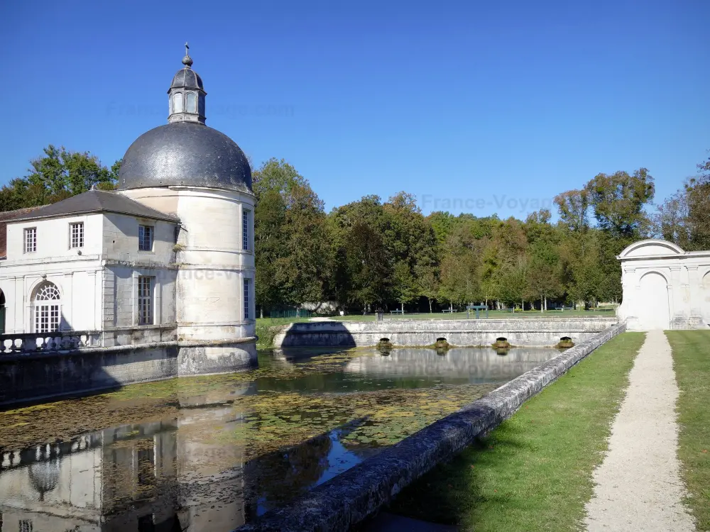 Reiseführer der Yonne - Schloß von Tanlay - Burggraben