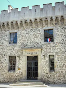 Yssingeaux - Fassade des Rathauses, ehemaliges Schloss der Bischöfe von Le Puy