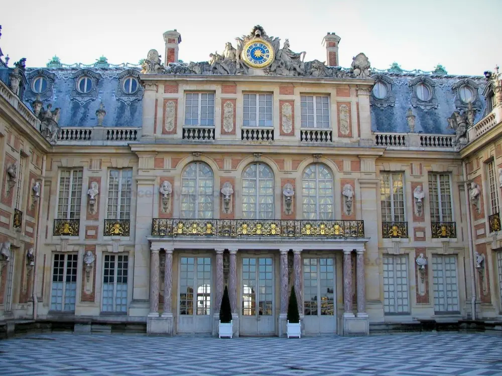 Reiseführer der Yvelines - Schloss von Versailles - Fassade des Schlosses und Marmorhof