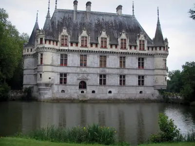 Châteaux Of The Loire ❤️美しいお城❤️ ⭐️♡匿名 Love old French castles? Let's go visit the Loire Valley
