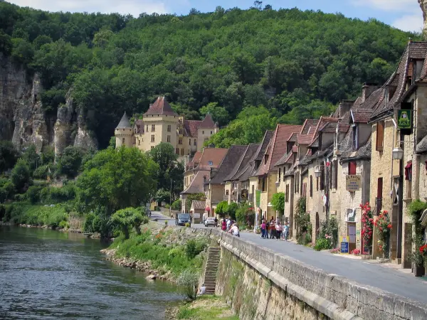 Village of the Dordogne ドルドーニュ県の自然風景写真 ドルドーニュ峡谷 - Explore France