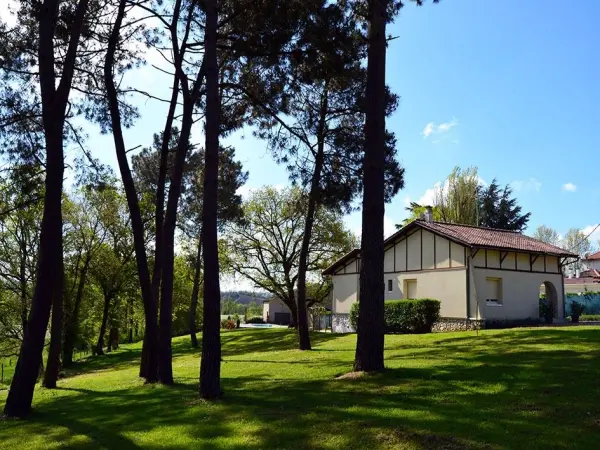 Сельский дом с частным бассейном и гольф - Жилье в аренду - Отдых и выходные — Verteuil-d'Agenais
