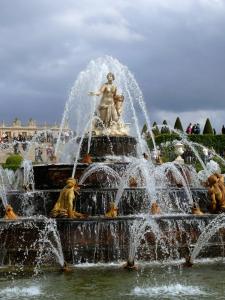 ガイドと行くヴェルサイユ宮殿観光 庭園での 大噴水ショー 夏季期間 スムーズアクセス レジャーのparis
