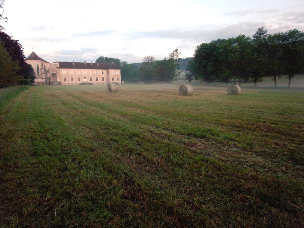Abtei Septfontaines - Blick auf den Abbey in der Dämmerung