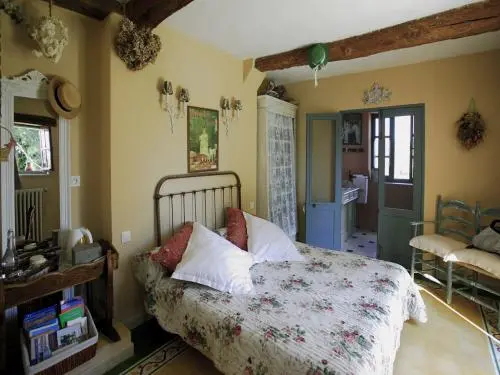 Ancienne ferme de giono - Bed & breakfast - Holidays & weekends in Forcalquier