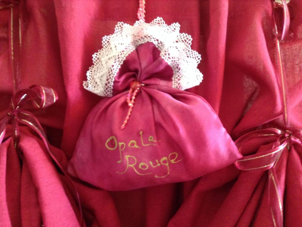 Das B & B Anglades - Red opal