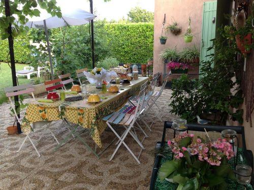 Bei Annie und Alain - Frühstück auf der Terrasse