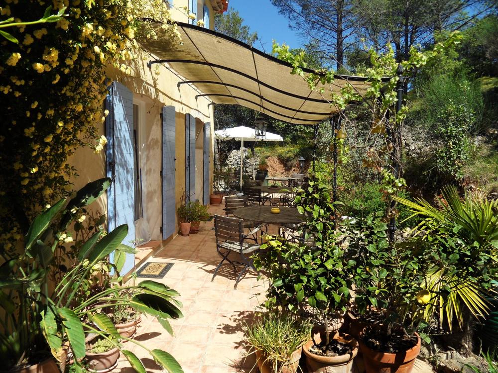 La Bastide des Templiers - Gästehaus - Grosse Gemeinschaftsterrasse für Ihre Mahlzeiten oder zum Ausspannen