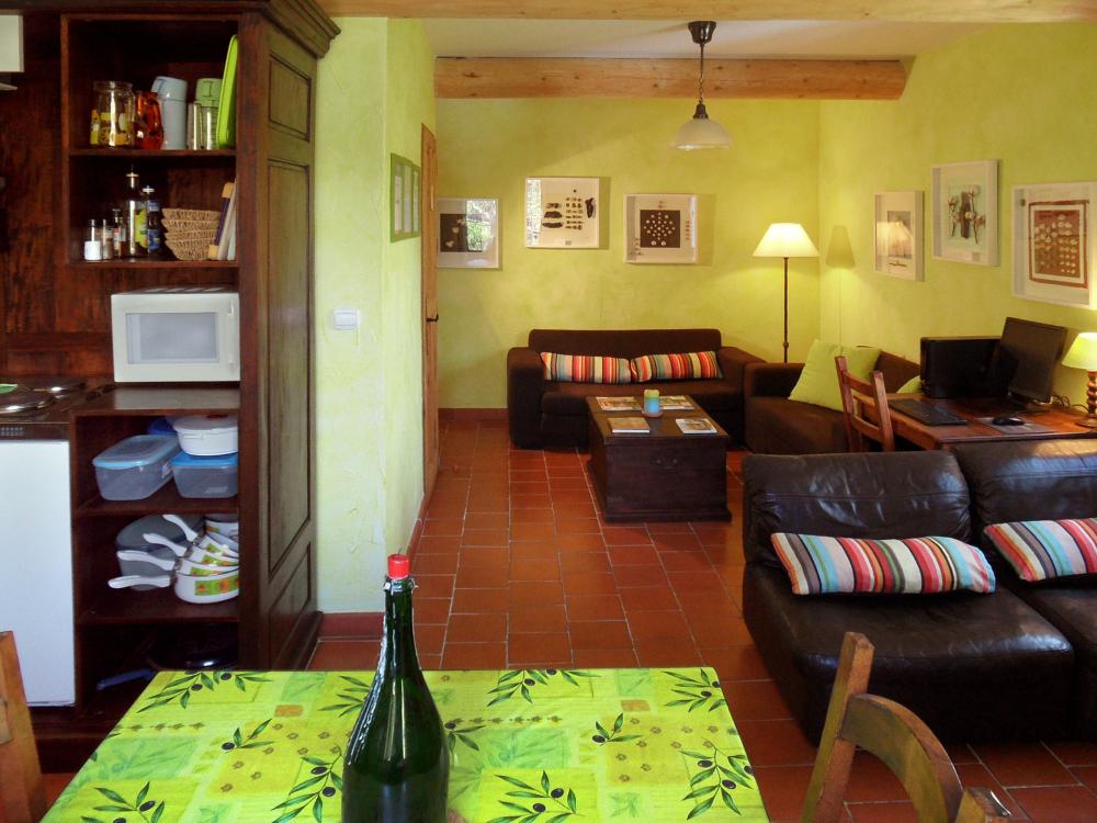 La Bastide des Templiers - Gästehaus - Freizeitraum mit tv, dvd, computer, Bibliothek, Minibar und Gästeküche (Gemeinschaftsbereich)