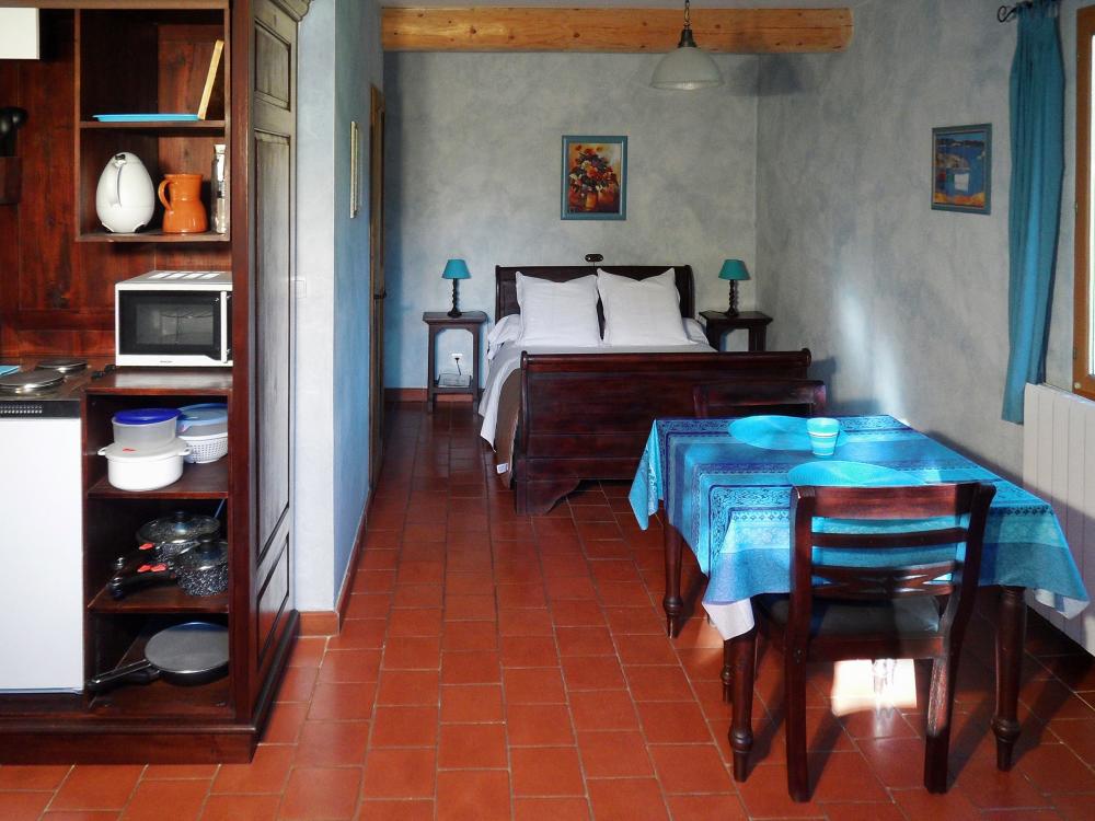 La Bastide des Templiers - Gästehaus - Ferienapartment "Le Garlaban" / "Le Verdon" - kombinierter Schlaf-/Wohnbereich von 30 m²