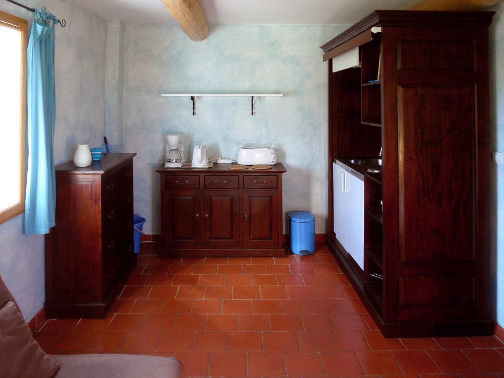 La Bastide des Templiers - Gästehaus - Ferienapartment "Le Verdon" - komplett ausgestattete Küchennische