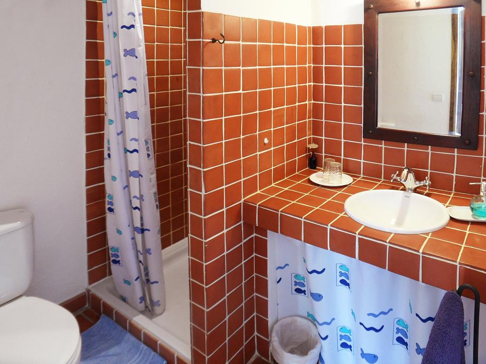 La Bastide des Templiers - Gästehaus - Alle Zimmer und Apartments verfügen über ein eigenes Badezimmer mit Dusche, Waschbecken, WC