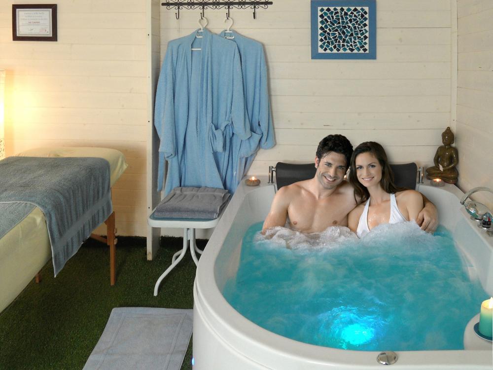 La Bastide des Templiers - Gästehaus - Hauseigene Wellness-Oase mit Whirlpool und Massageservice