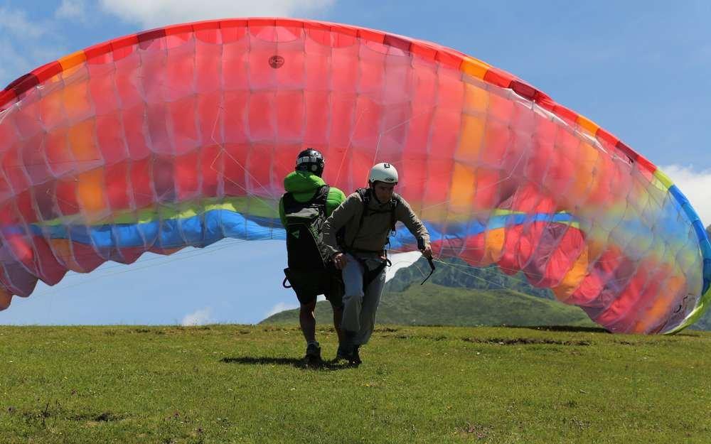Bellevue accous. Flucht in der liebe - Gleitschirmfliegen