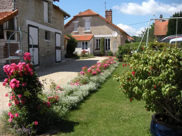 La Besace Bed and Breakfast and table - Bed & breakfast - Holidays & weekends in Sainte-Croix