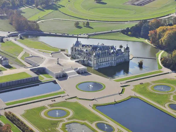 Billet coupe-file Château de Chantilly (Accès au Château, Parc et Grandes Écuries) - Activité - Vacances & week-end à Chantilly