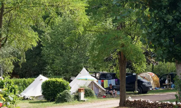 A borda do lago - Parque de campismo - Férias & final de semana em Villerest