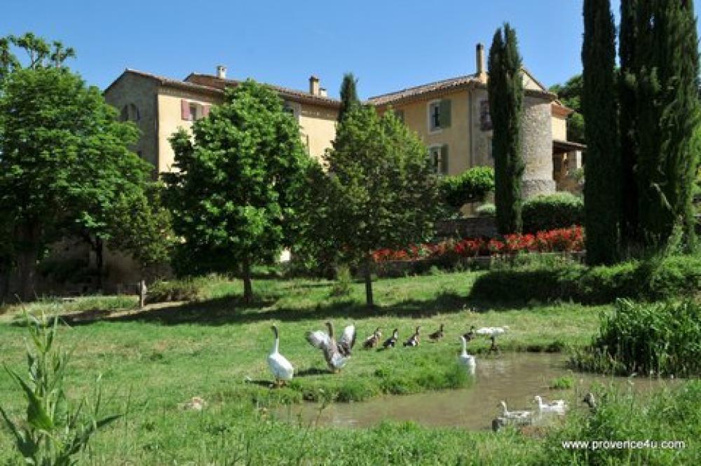 Une Campagne en Provence Le Peyrourier - Farm Templiere
