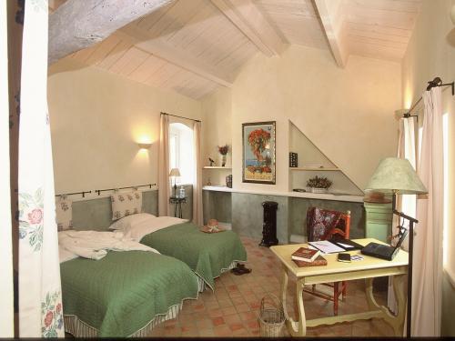 Une Campagne en Provence Le Peyrourier - Im Anschluss an die Eichen