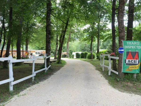 Camping le Bois du Coderc (permanent) - Campingplatz - Urlaub & Wochenende in Antonne-et-Trigonant