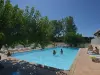 Camping La Combe - Camping - Vacances & week-end à Barjac