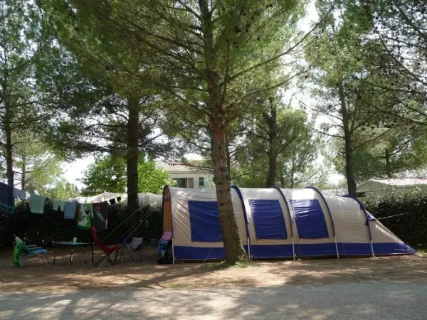 Camping Fontisson - Parque de campismo - Férias & final de semana em Châteauneuf-de-Gadagne