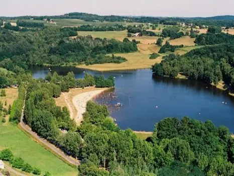 Camping municipal du lac de pontcharal - Campingplatz - Urlaub & Wochenende in Vigeois