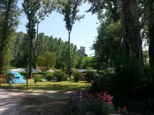 Camping du Vieux Château - Campingplatz - Urlaub & Wochenende in Rauzan