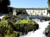 La Cascade de saintonge - Le logis vu de la cascade