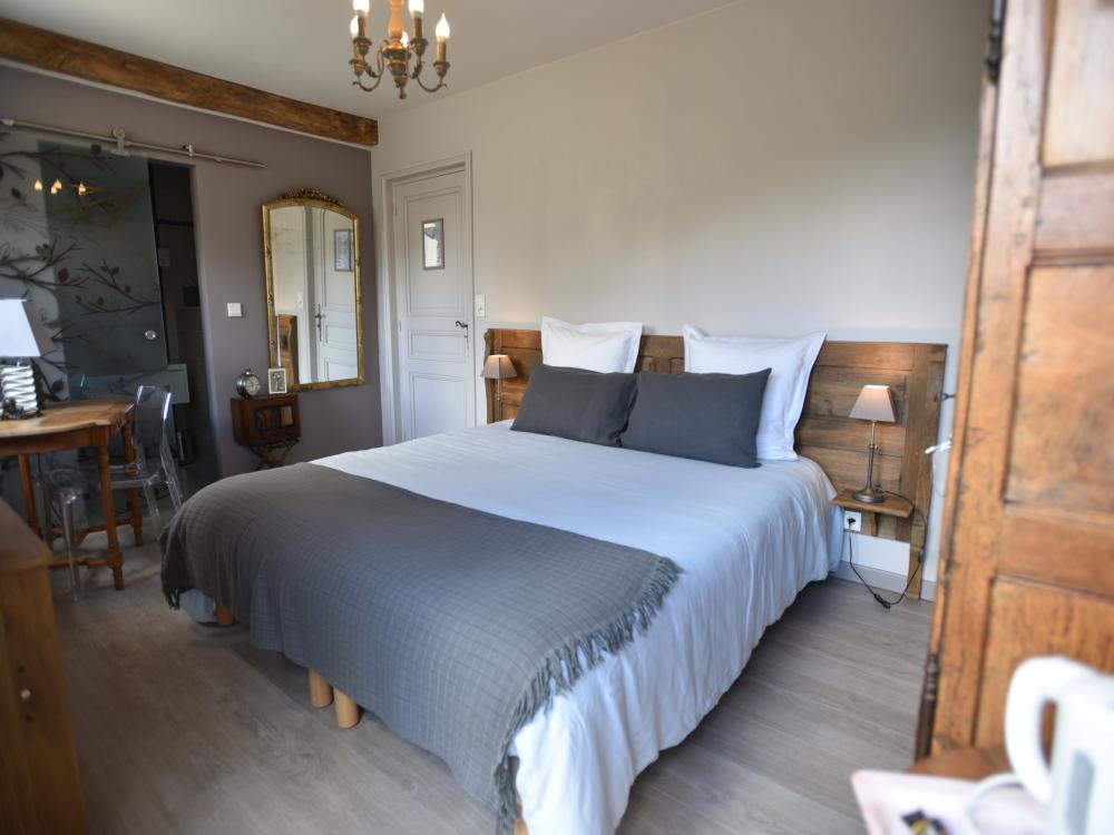 La Chabrouchine - Ihr Zimmer und sein Kingsize-Bett