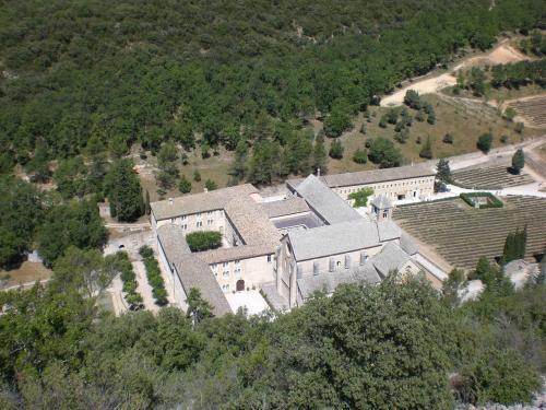 Chambre d'hôte climatisée en Provence - Die Abtei von Sénanque