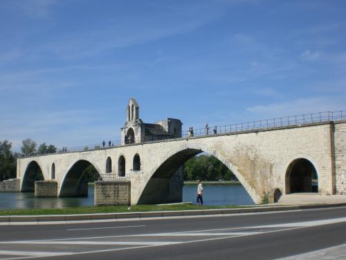 Chambre d'hôte climatisée en Provence - Die Brücke von Avignon