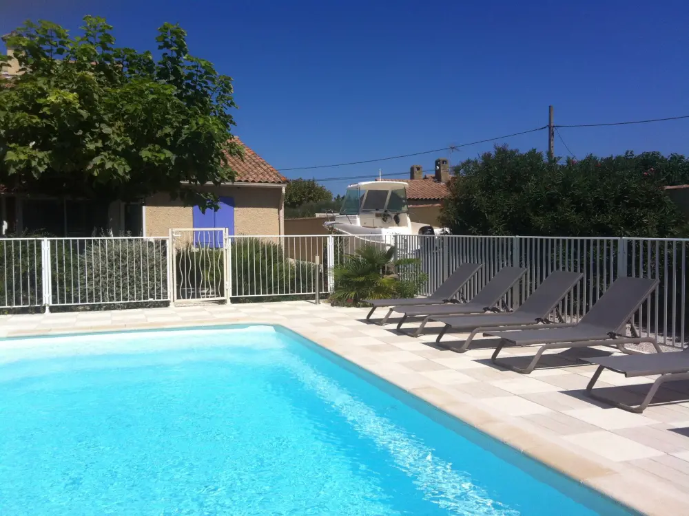 Chambre d'hôte climatisée en Provence - La piscina tiene agua salada