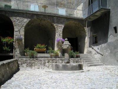 Chambre d'hôtes Saint Vincent de Paul - Ein Dorfbrunnen Annot