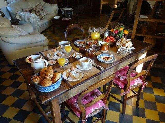 Chambre d'hôtes Saint Vincent de Paul - Frühstück in der lebenden Besitzer