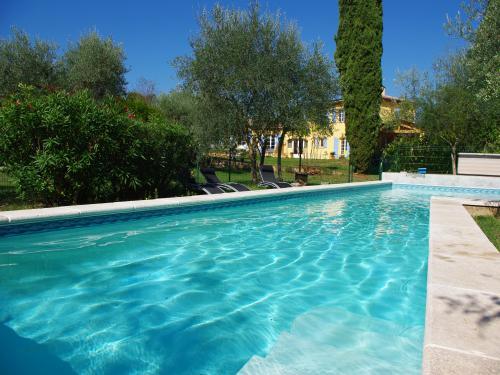 Chambres d'hôtes Carpe diem - Bed and Breakfast Carpe diem Blick auf den Pool