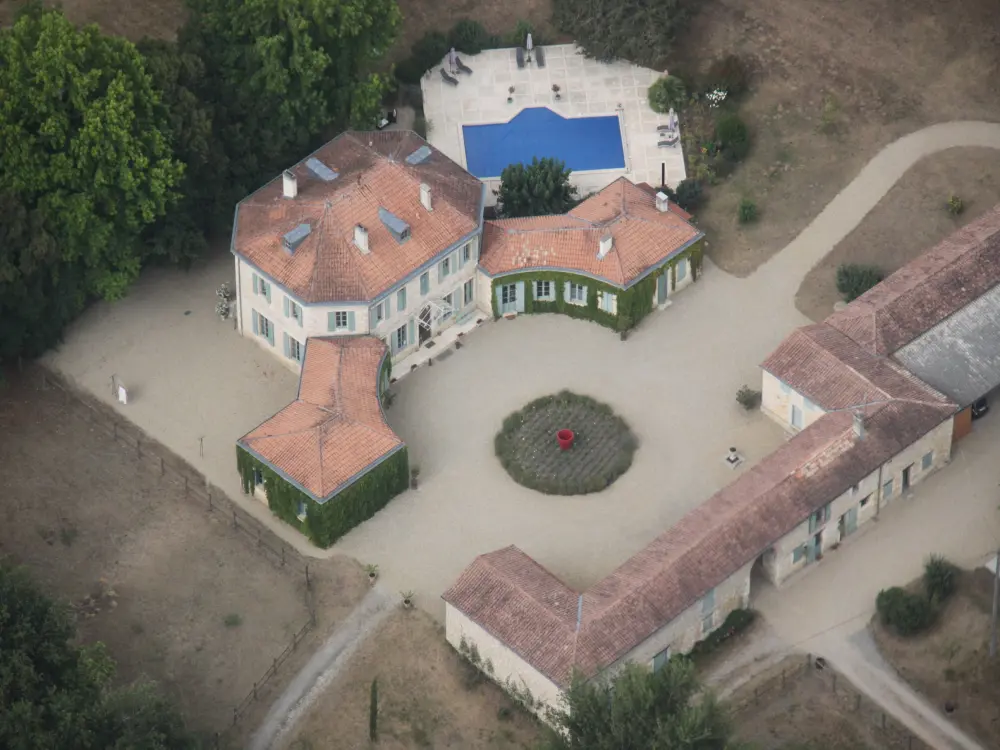 Chateau de l'Isle - Domaine l' ; Isle aus dem Himmel Castle