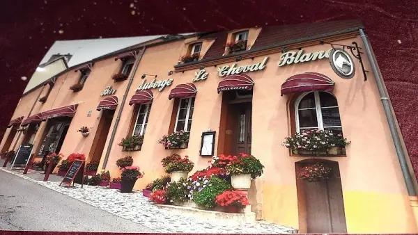 Le Cheval Blanc - Restaurante - Vacaciones y fines de semana en Perrecy-les-Forges