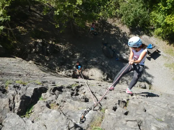 Cliff climbing lessons for all abilities - Activity - Holidays & weekends in Campan