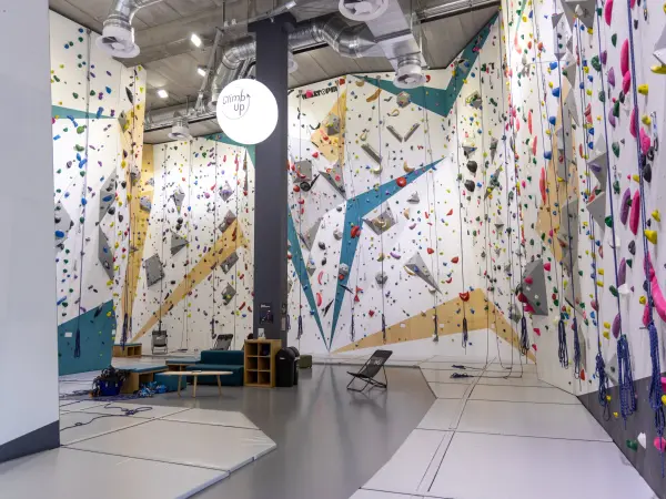 Climbing in a big block gym - Activity - Holidays & weekends in Caen
