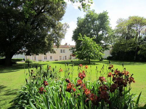 Le Clos de la Garenne - Der große Park und zahlreiche Vögel im Frühling