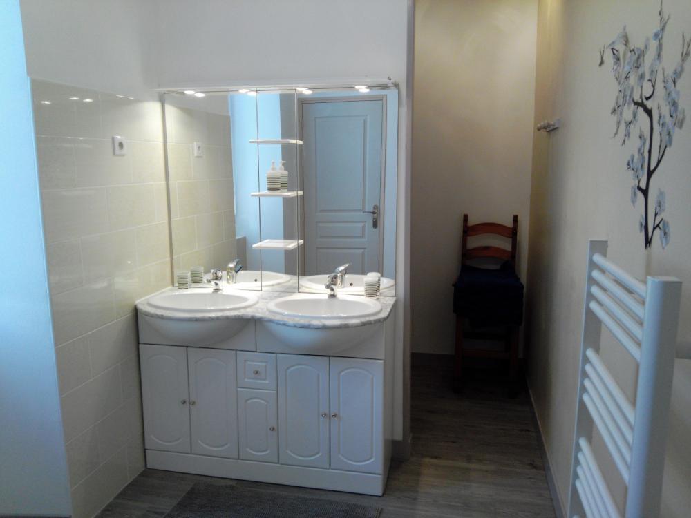 Le Clos De Gémozac - 'La Gemoze' Waschraum - Dusche 80x110 hydromassage, doppelte Schale, getrennte Toiletten