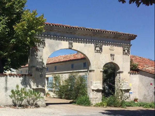 Le Clos des Pierres Blanches - Chambre d'hôtes - Vacances & week-end à Brie-sous-Archiac