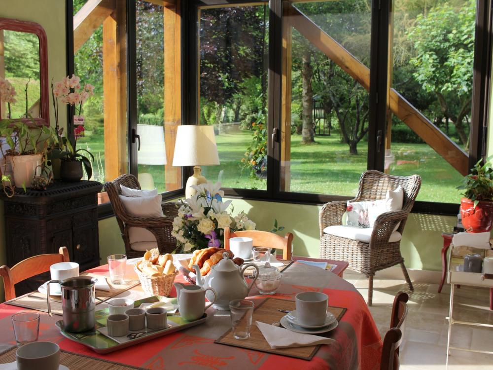 La Croix Saint Jean - Frühstück mit Blick auf den Garten