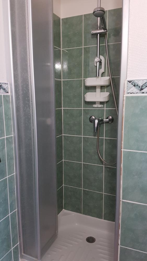 Domaine des catalpas - Duschraum und Toilette in jedem Zimmer
